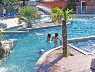 La rivière à contre-courant du camping le Palace
